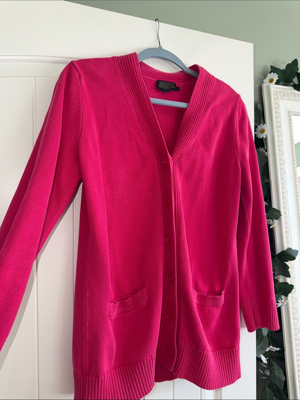 Women’s L Pendleton Bright Hot Pink V-Neck Button Front Cardigan
